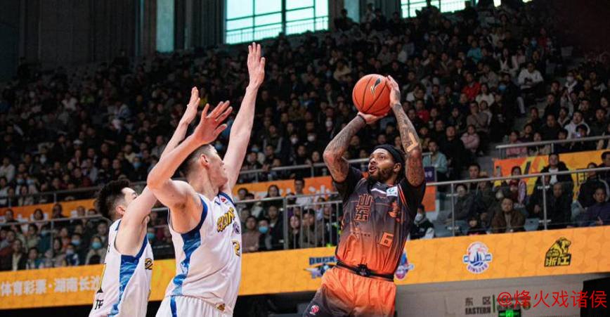 俱乐部杯-吕俊虎15分青岛惜败首钢 杰曼砍下19分