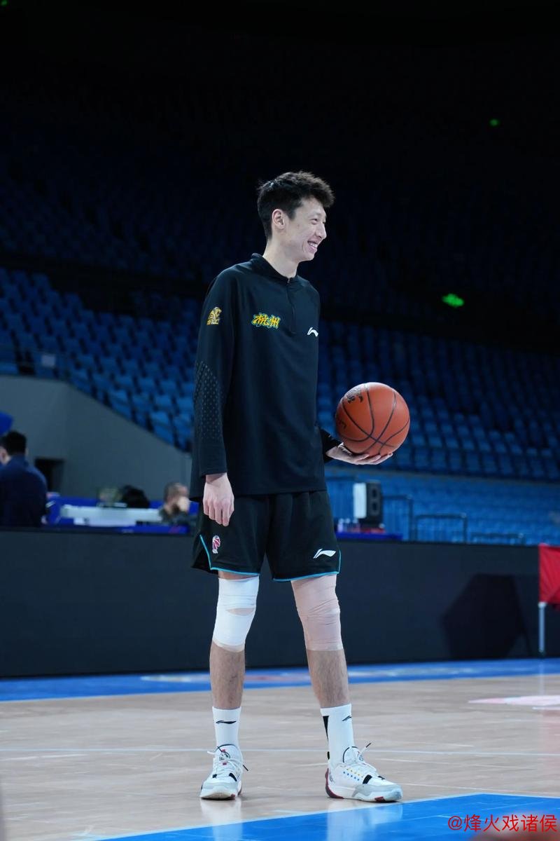 俱乐部杯-赵岩昊砍15分广厦击败四川 王云章贡献14分 俱乐部杯-赵岩昊砍15分广厦击败四川 王云章贡献14分